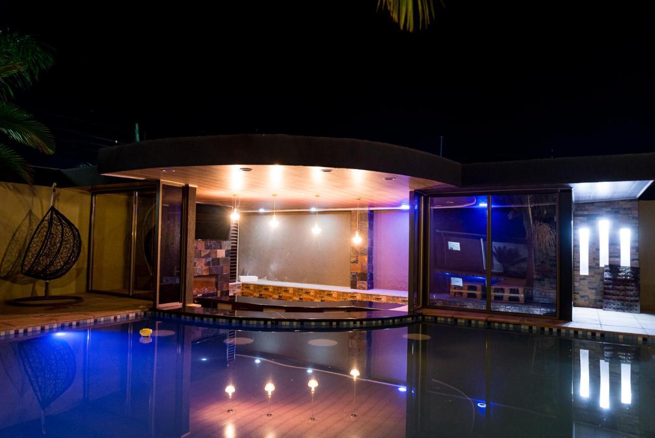Emc Fully Furnished &Serviced Villas 4 Bedroom With Solar Power , Private Pool, Starlink Wifi ,Aircons & Dstv 卢萨卡 外观 照片