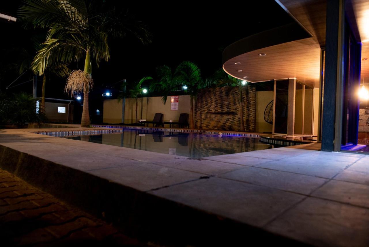 Emc Fully Furnished &Serviced Villas 4 Bedroom With Solar Power , Private Pool, Starlink Wifi ,Aircons & Dstv 卢萨卡 外观 照片