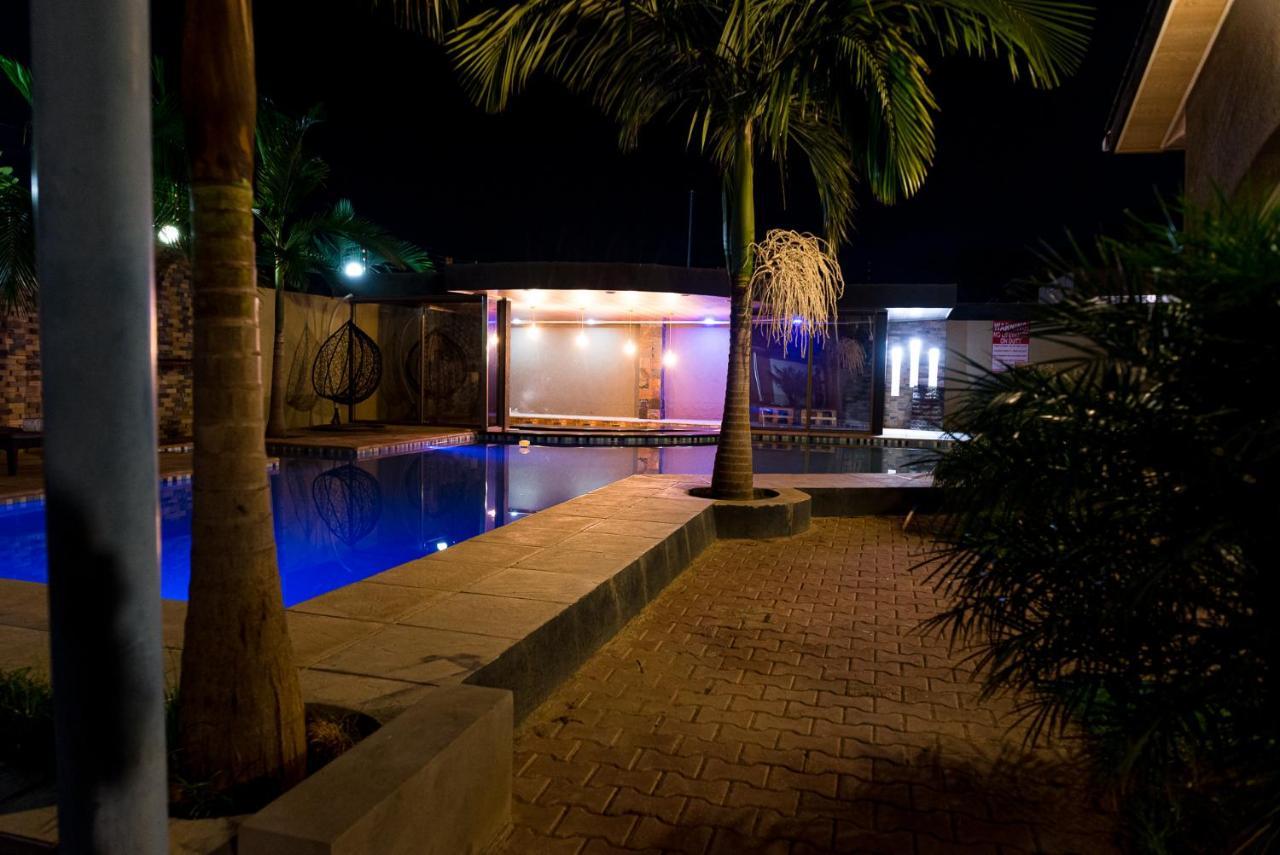 Emc Fully Furnished &Serviced Villas 4 Bedroom With Solar Power , Private Pool, Starlink Wifi ,Aircons & Dstv 卢萨卡 外观 照片
