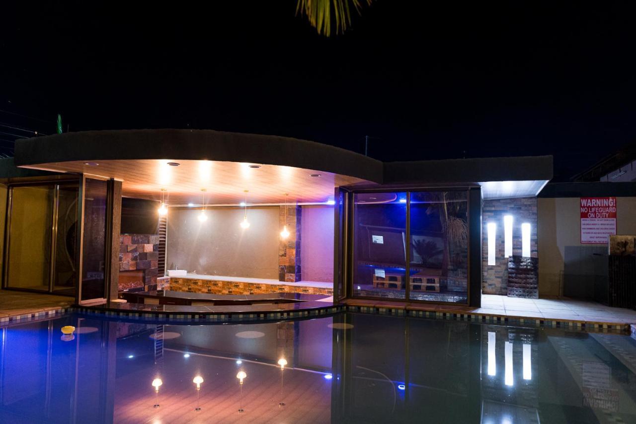 Emc Fully Furnished &Serviced Villas 4 Bedroom With Solar Power , Private Pool, Starlink Wifi ,Aircons & Dstv 卢萨卡 外观 照片