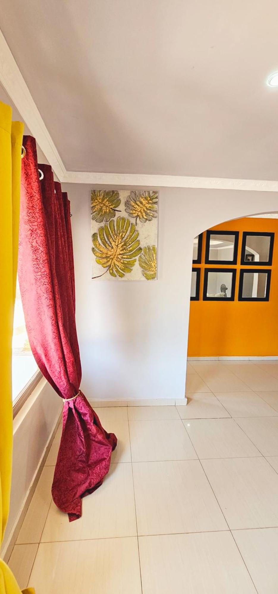 Emc Fully Furnished &Serviced Villas 4 Bedroom With Solar Power , Private Pool, Starlink Wifi ,Aircons & Dstv 卢萨卡 外观 照片