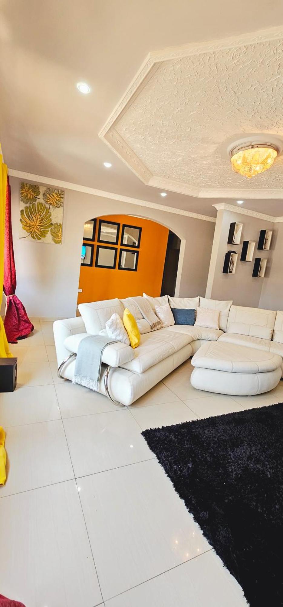 Emc Fully Furnished &Serviced Villas 4 Bedroom With Solar Power , Private Pool, Starlink Wifi ,Aircons & Dstv 卢萨卡 外观 照片