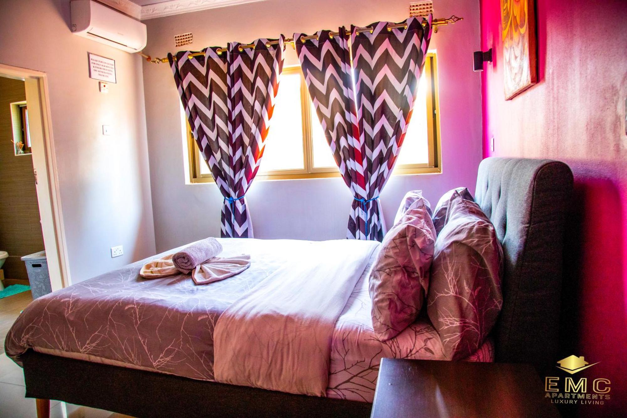Emc Fully Furnished &Serviced Villas 4 Bedroom With Solar Power , Private Pool, Starlink Wifi ,Aircons & Dstv 卢萨卡 外观 照片